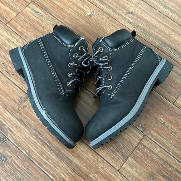 Wonder Nation Children's Black Boots Size 2 for boys - Picture 5 of 6